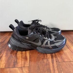 Nike Men's V2K Run Shoes